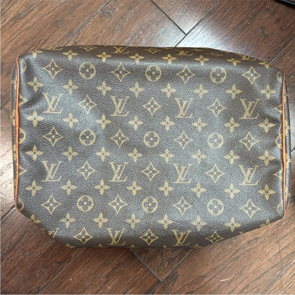 Louis Vuitton Handbag in Brown Speedy 30 Monogram - Picture 10 of 10
